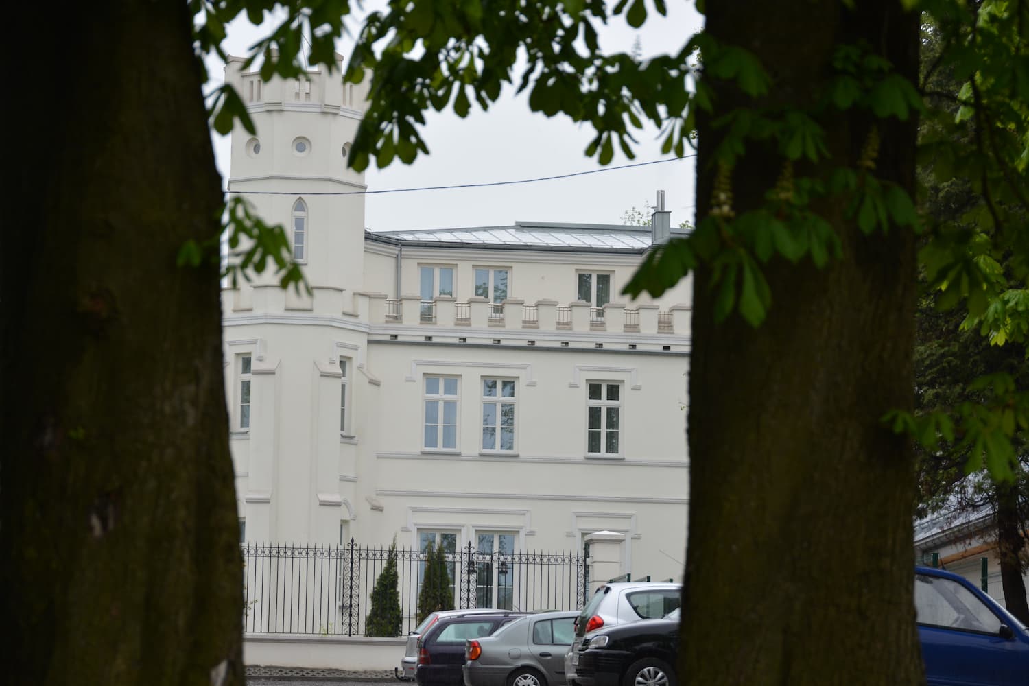 Zabytkowy Pałac w Cianowicach po renowacji - widok zewnętrzny